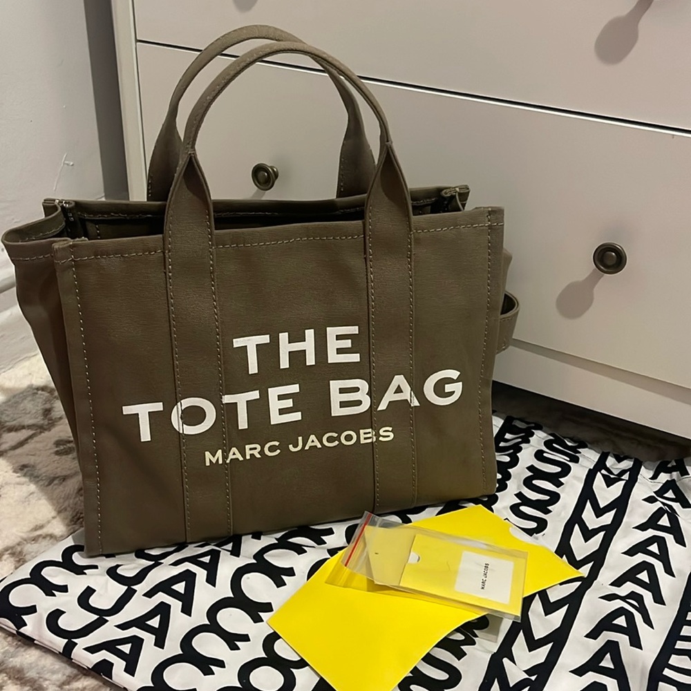 Marc Jacobs The Tote Bag Medium